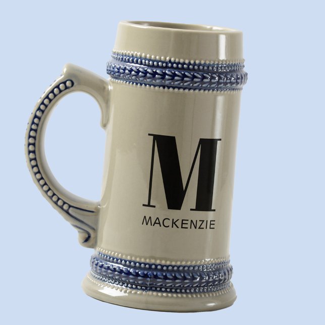 Chope À Bière Monogramme Nom initial Simple (Simple monogram initial name personalized modern typography beer stein)