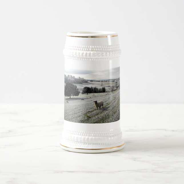 Chope À Bière Moutons dans une vallée gelée (Centre)