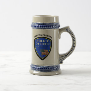 Chope À Bière Police servant fièrement