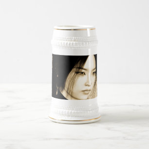 Chope À Bière Portrait d'une femme asiatique vintage