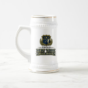 Chope à bière pour fier policier de New York