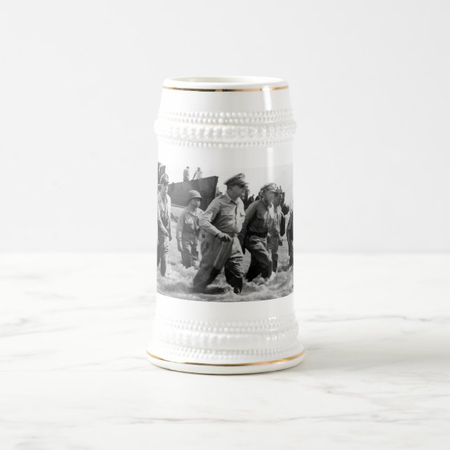 Chope À Bière Retours du Général Douglas MacArthur (Centre)