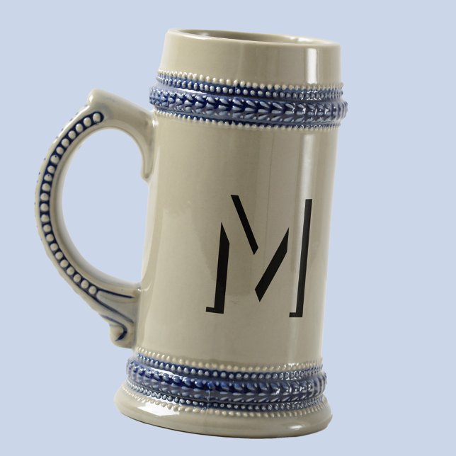 Chope À Bière Simple Monogramme initial ombre portée personnalis (Monogram initial drop shadow personalized beer stein )