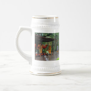 Chope À Bière Une route pluvieuse dans un parc culturel populair