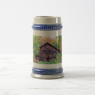 Chope À Bière Vieille grange à l'automne