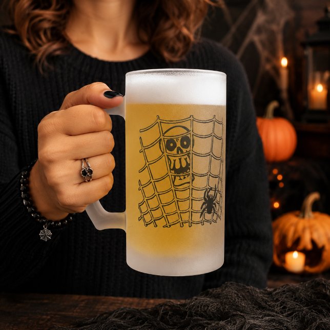 Chope Givrée Araignée dans une toile avec crâne (Spider in Web with Skull Frosted Glass Beer Mug)