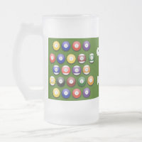 Boules de piscine numérotée colorées sur un verre