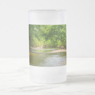 Chope Givrée En Haut D'Un Ruisseau De Verre Froissé