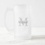 Chope Givrée Monogramme simple initial et nom<br><div class="desc">Cette conception a un gros monogramme initial en gris clair avec le nom en gris fusain foncé placé sur l'initiale. Personnalisez cette conception pour quelqu'un de spécial en remplaçant l'exemple de texte affiché dans le modèle de conception. Cet article fait un beau cadeau de marionnettiste, cadeau de Fête des pères...</div>
