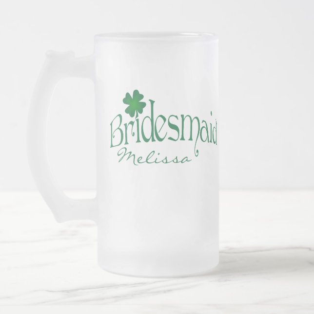 Chope Givrée Shamrock vert personnalisé Bridesmaid Beer Stein (Gauche)