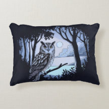 Chouette dans le Coussin d'accentuation de défrich