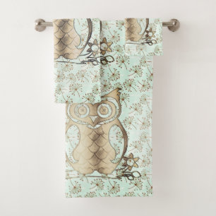 Chouette dorée sur le kit de lingerie