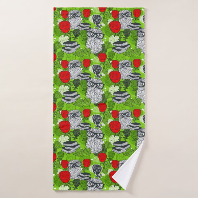 Chouette en roses rouges (Serviette de bain)