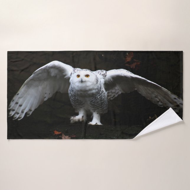 Chouette neigeuse avec ailes ouvertes btcna (Serviette de bain)