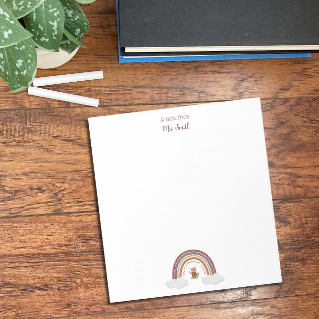 Chouette Sous Un Bloc-Notes Libraire De L'École Ar (Créateur téléchargé)