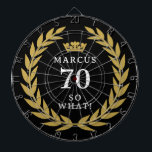 Cible De Fléchettes 70 Alors, quel drôle Laurel Wreath Crown 70e anniv<br><div class="desc">70 Alors, ce drôle Laurel Wreath Crown 70th Birthday Cible de flechettes. Une citation amusante I`m 70 alors que dans les polices modernes en gras. La conception a une couronne de laurier autour des mots et une couronne au-dessus du nom personnalisé. Ajoutez votre nom. Un cadeau parfait pour un homme...</div>