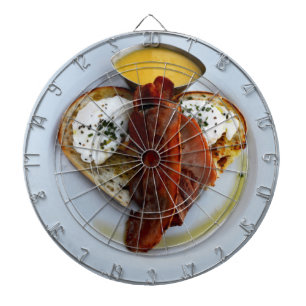 Cible De Fléchettes Bacon Et Oeufs Sur Le Pain Coeur Amoureux,