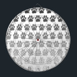Cible De Fléchettes Empreintes de pattes dégradés en noir et blanc et<br><div class="desc">Empreinte de patte de chien dans des couleurs dégradées (blanc,  gris et noir). Design original.</div>