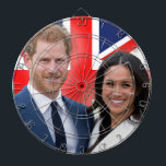 Cible De Fléchettes  Étonnant ! Harry et Meghan Markle<br><div class="desc">Mariage royal du prince Harry et Meghan Markle à Windsor Castle le 19 mai 2018. Souvenir de Mariage royal hautement collectionnable. Photo professionnelle. 
Importé à partir du fichier de la caméra d'origine pour garantir la meilleure qualité d'image sur vos produits. Copyright © Anwar Hussein 2018 tous droits réservés.</div>