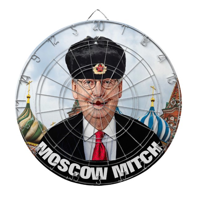 Cible De Fléchettes Frappe Moscou Mitch McConnell dans le baiser (Devant)