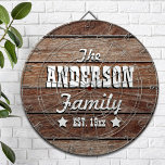 Cible De Fléchettes Grain en bois foncé personnalisé<br><div class="desc">Design amusant et personnalisé. Fait le cadeau parfait pour un ménage,  mariage,  ou toute occasion! Faux,  conception de grains de bois foncé avec votre nom de famille et l'année établie personnalisé front et centre.</div>