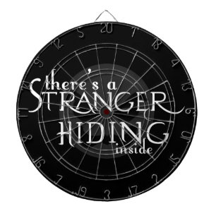 Cible De Fléchettes Il y a un étranger