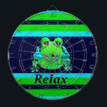Cible De Fléchettes La grenouille colorée géniale DÉTENDENT la marine<br><div class="desc">Une grenouille colorée géniale avec le mot "détendent" en vert de chaux,  bleu turquoise,  et rayures de bleu marine.  Une conception colorée drôle. 

 "la grenouille géniale" "grenouille drôle" "grenouille" "crapaud" "colorées" "flamboyantes" "détendent" des couleurs "folles" de grenouille "de rayures bleues et vertes" "drôles" "drôles"</div>