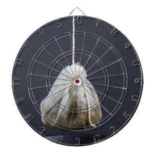 Cible De Fléchettes Le sac de thé est suspendu dans une tasse