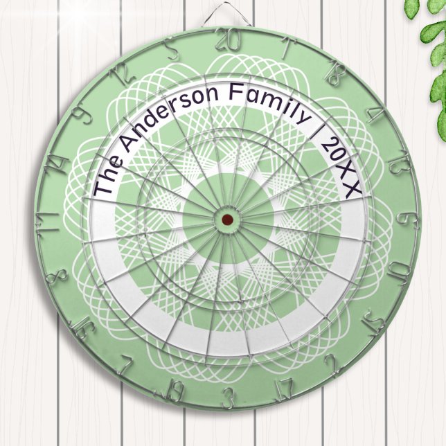 Cible De Fléchettes Ligne géométrique élégante Art Vert Blanc Nom pers (A stylish dartboard in fresh light green, with a geometric pattern formed of curved lines)