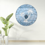 Cible De Fléchettes Maison de plage en bois bleu marine personnalisée<br><div class="desc">Élever votre salle de jeux ou décor maison de plage avec notre Cible de flechettes personnalisée Nautical Blue Wood Beach House, alliant le charme côtier au style personnalisé pour des heures de divertissement. Caractéristiques principales : Bleu nautique Design : Doté d'un jeu de couleurs bleu nautique apaisant qui améliore l'ambiance...</div>