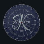 Cible De Fléchettes Monogramme moderne élégant Script Marine Bleu<br><div class="desc">L'élégant design présente votre initiale dans un magnifique script de calligraphie avec des fioritures qui enveloppent votre nom de famille. Fait un grand cadeau pour grand-mère,  un anniversaire,  pour la fête des mères,  ou tout autre jour de famille.</div>