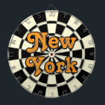 Cible De Fléchettes NEW YORK Retro Modern Orange texte noir et crème<br><div class="desc">NEW YORK Retro Modern Orange texte modifiable sur Black And Light Cream Cible de flechettes Jeu comprenant 6 fléchettes en laiton 🎯 Personnalisez avec votre texte ou votre nom en sélectionnant l'option de personnalisation. Veuillez me faire savoir si vous avez d'autres questions et parce que le support client de Zazzle...</div>