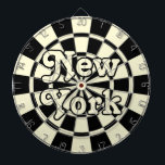 Cible De Fléchettes NEW YORK Retro Moderne Noir et Crème Lumière<br><div class="desc">NEW YORK Retro Modern Black and Light Cream modifiable texte Cible de flechettes Jeu comprenant 6 fléchettes en laiton 🎯 Personnalisez avec votre texte ou votre nom en sélectionnant l'option de personnalisation. Veuillez me faire savoir si vous avez d'autres questions et parce que le support client de Zazzle traite l'expérience...</div>