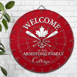 Cible De Fléchettes Nom de famille | Canadian Maple Leaf Custom<br><div class="desc">Super fun "bienvenue au chalet du lac" customisé dart board avec un design patriotique canadien de feuille d'érable avec des avirons croisés et une ancre. Changez le nom, l'année et le nom de votre escapade de vacances (maison de plage, cottage, maison d'été, etc.) pour en faire un cadeau merveilleusement unique....</div>