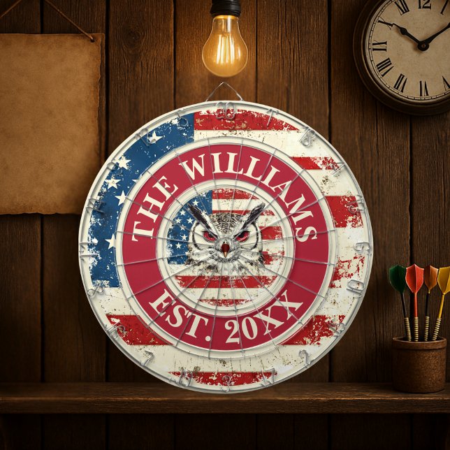 Cible De Fléchettes Nom de famille personnalisé Owl Rustic US Drapeau  (Custom Family Name Owl Rustic US Flag 4th Of July Dart Board)
