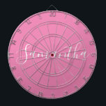 Cible De Fléchettes Nom personnalisé Script blanc sur rose<br><div class="desc">Nom personnalisé Script blanc sur Cible de flechettes rose</div>