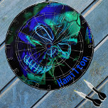 Cible De Fléchettes Personnalisé Turquoise Turquoise et bleu<br><div class="desc">Présentant notre superbe tableau de bord Turquoise Turquoise et Blue Skull - un mélange parfait de style et de performance pour les amateurs de fléchettes de tous niveaux! De plus, vous pouvez le personnaliser ! Votre nom s'imprime dans un bleu profond et profond autour d'une courbe inférieure. Élevez votre jeu...</div>