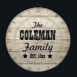 Cible de flechettes personnalisée du grain de bois<br><div class="desc">Design amusant et personnalisé. Fait le cadeau parfait pour un ménage,  mariage,  ou toute occasion! Faux,  conception de grains de bois blond clair avec votre nom de famille et l'année établie personnalisé avant et centre.</div>