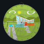 Cible de flechettes Retro Palm Springs House<br><div class="desc">Cette maison rétro Palm Springs avec Cible de flechettes automobile est un rêve d'amoureux moderne du milieu du siècle. Le design minimaliste de l'hôtel est orné d'une élégante maison en verre et orange, avec un toit en damier en pente spectaculaire. La porte rouge compense la planteur de pierre orange remplie...</div>