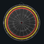Cible De Fléchettes Rouge jaune<br><div class="desc">Fête maison jaune rouge moderne, grotte homme, tableau noir homme.</div>