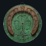 Cible De Fléchettes Rustic Lucky Horse Chaussure Irish Famille Personn<br><div class="desc">Personnalisez-le avec votre nom de famille et votre année ou date établie dans un ton bicolore de noir et blanc.</div>
