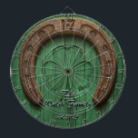 Cible De Fléchettes Rustic Lucky Horse Chaussure Irish Famille Personn<br><div class="desc">Personnalisez-le avec votre nom de famille et votre année ou date établie dans un ton bicolore de noir et blanc.</div>
