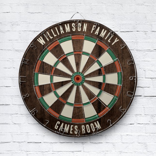 Cible De Fléchettes Salle de jeux familiale en bois rustique personnal (Wood Look Family Games Room Dartboard Rustic Keepsake)
