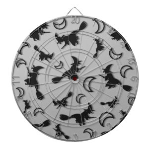Cible De Fléchettes Sorcière volante entre la moitié de la lune à Hall