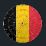 Cible De Fléchettes Tableau de bord avec Drapeau de Belgique<br><div class="desc">Transformez votre salle de jeux en hommage au patrimoine belge avec notre tableau de bord arborant le drapeau de la Belgique ! Conçu avec une attention minutieuse aux détails, ce tableau de bord affiche fièrement les rayures verticales noires, jaunes et rouges emblématiques du drapeau belge, symbolisant la riche histoire et...</div>
