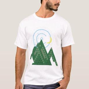 ciel de lune croissant dans la montagne T-Shirt