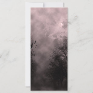 Ciel rouge sang hanté avec des ravens