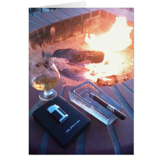 Cigare et une boisson par le feu (Devant)
