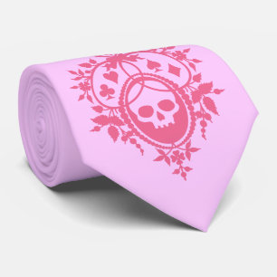 Cimier rose avec Cravate crâne et costumes