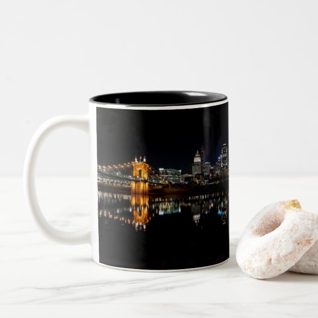 Cincinnati Skyline Mug (Avec donut)